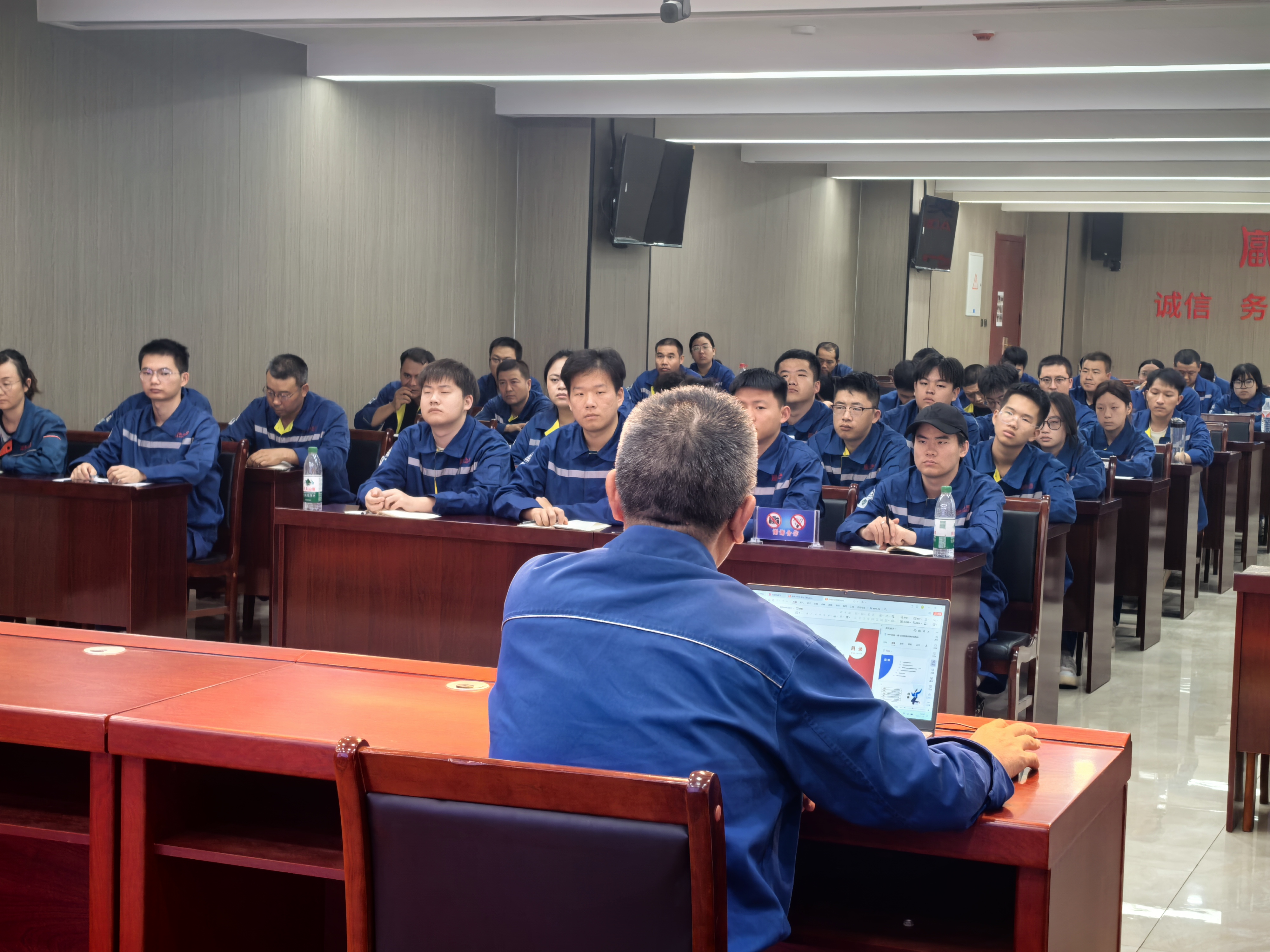 青藍相繼 薪火相承 ——新疆奧福化工有限公司舉行“師帶徒”協(xié)議簽訂儀式